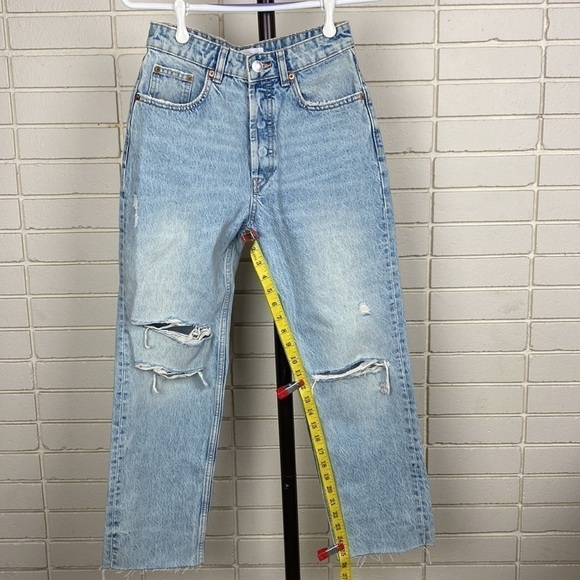 Light wash ripped mid rise button fly boyfriend raw hem denim jeans size 4 - Picture 11 of 11